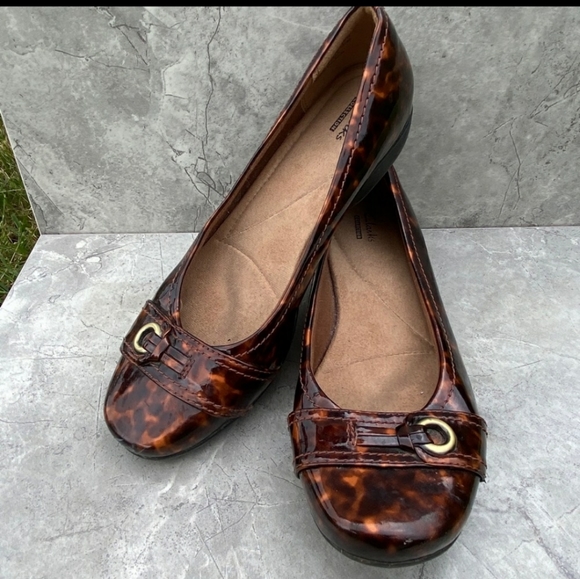 Clark’s Tortise Shell Pattern Ballet Flats - Picture 5 of 5